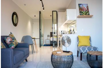 Modern 1 Bedroom Executive Apartment in Waterfall Apartment, Midrand - 4