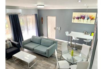 Modern 2-bed apartment in Sandton. Fast Wifi Apartment, Johannesburg - 2