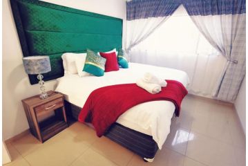 Safi Self Catering Suites - 4 Apartment, East London - 2