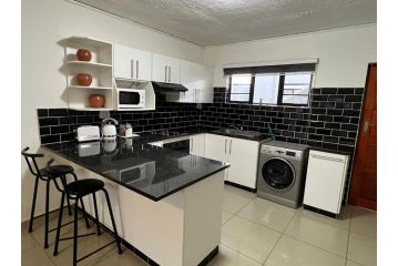 Safi Self Catering Suites - 4 Apartment, East London - 3