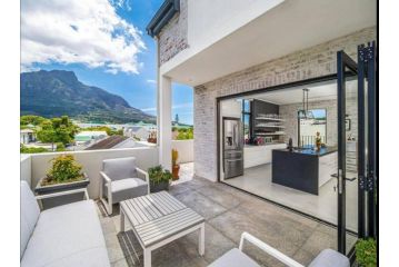 Modern and stylish apartment with free parking. Apartment, Cape Town - 2