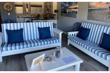 Modern Apartment walking distance to Main Beach Restaurants and other amenities Apartment, Jeffreys Bay - 1
