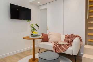 Modern Apt w/ Laptop-Friendly Workspace +Fast Wifi Apartment, Cape Town - 4