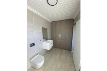 Modern BeachFront Penthouse Apartment, Langebaan - 4