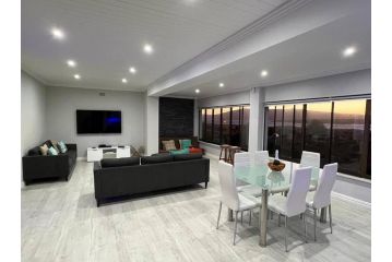 Modern BeachFront Penthouse Apartment, Langebaan - 1