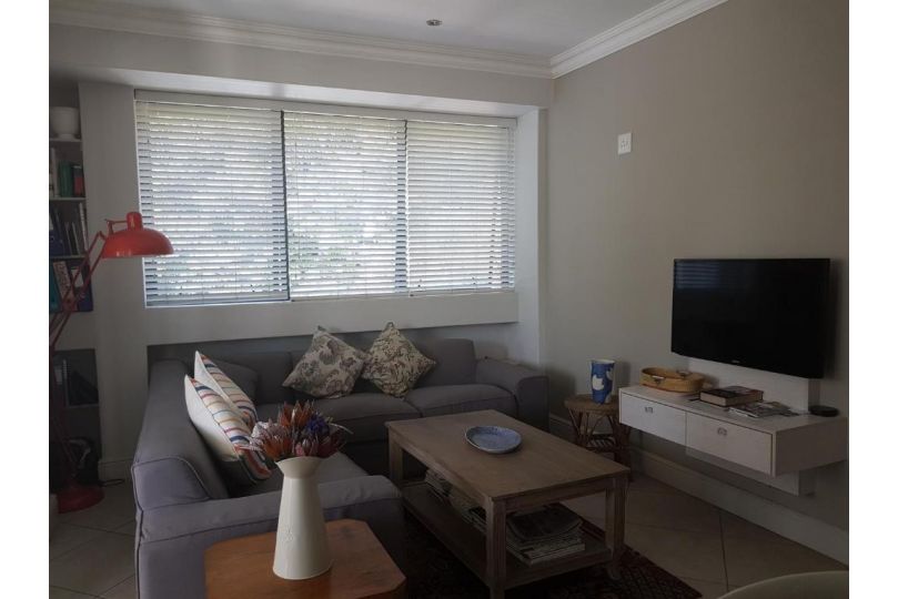 Modern, centrally located Dorp street Apartment, Stellenbosch - imaginea 3