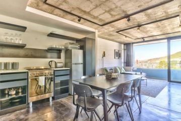 Modern, chic, urban unit with breath-taking views! Apartment, Cape Town - 3