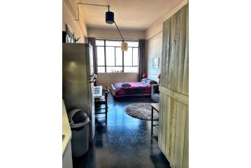 Modern city apartment in Johannesburg - Maboneng Apartment, Johannesburg - 3