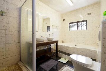 Modern Luxury 3 bedroom house Guest house, Durban - 4