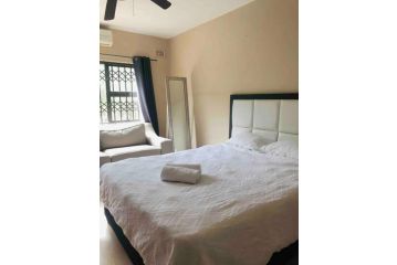 Modern Luxury 3 bedroom house Guest house, Durban - 3