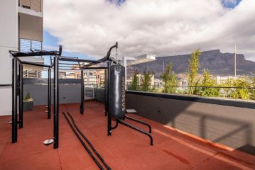 Modern Sanctuary in the heart of CBD w Pool, Outdoor Gym Apartment, Cape Town - 2