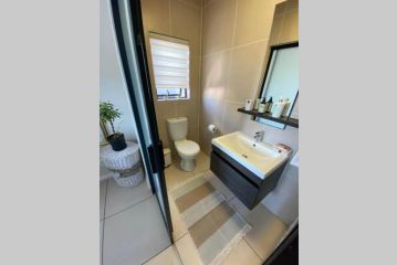 Modern, Secure Apartment with Un-Capped Wi-Fi Apartment, Johannesburg - 1