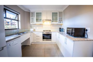 Modern self-catering apartment in a secure estate Apartment, Plettenberg Bay - 3