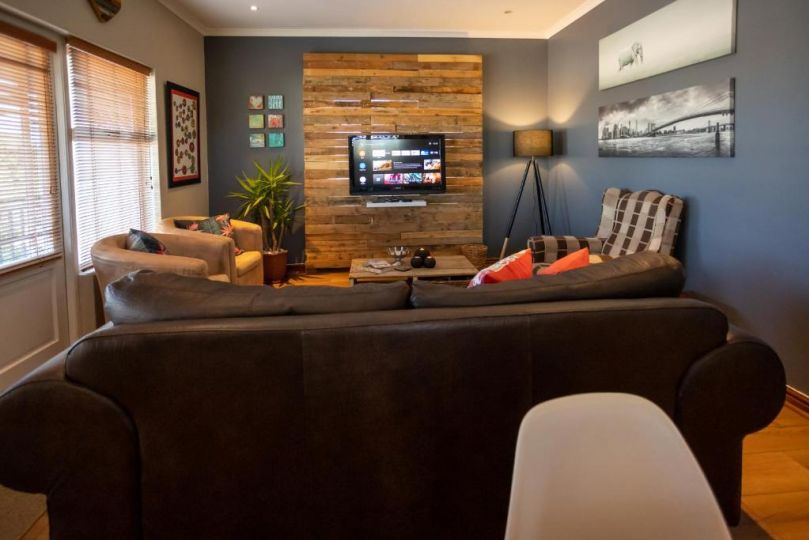 Modern Shabby Chic Apartment, Durbanville - imaginea 15