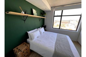 Modern Two Bedroom Unit, Mountain & Harbour Views Apartment, Cape Town - 5