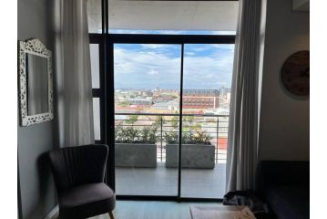 Modern Two Bedroom Unit, Mountain & Harbour Views Apartment, Cape Town - 4