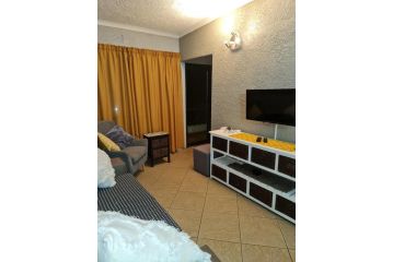 Modern unit in Popular tourist town near beaches Apartment, St Lucia - 4