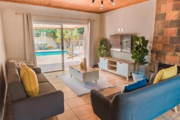 Modern Villa with Pool @ 152 Brookside House Guest house, Pretoria - 2