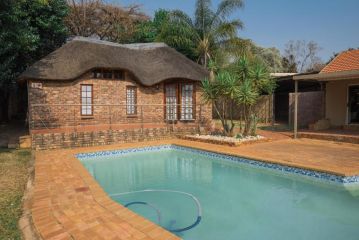 Modern Villa with Pool @ 152 Brookside House Guest house, Pretoria - 1