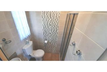 Private Unit with Kitchenette just 10mins to Netcare PTA Hospital Apartment, Pretoria - 4