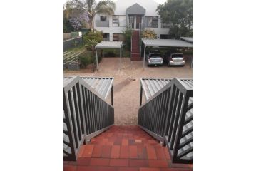 Morningside Loft with a pool and private balcony Apartment, Johannesburg - 3