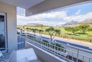 Mouille Point 2 Bedroom Apartment, Cape Town - 2