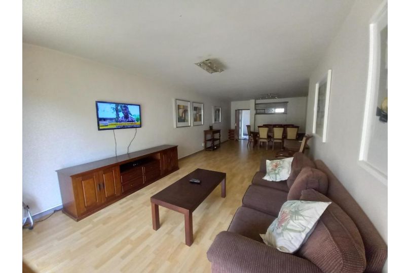 Mount Royal 02 Large 3 bedroom Ground floor apartment with Garden Apartment, Johannesburg - imaginea 8