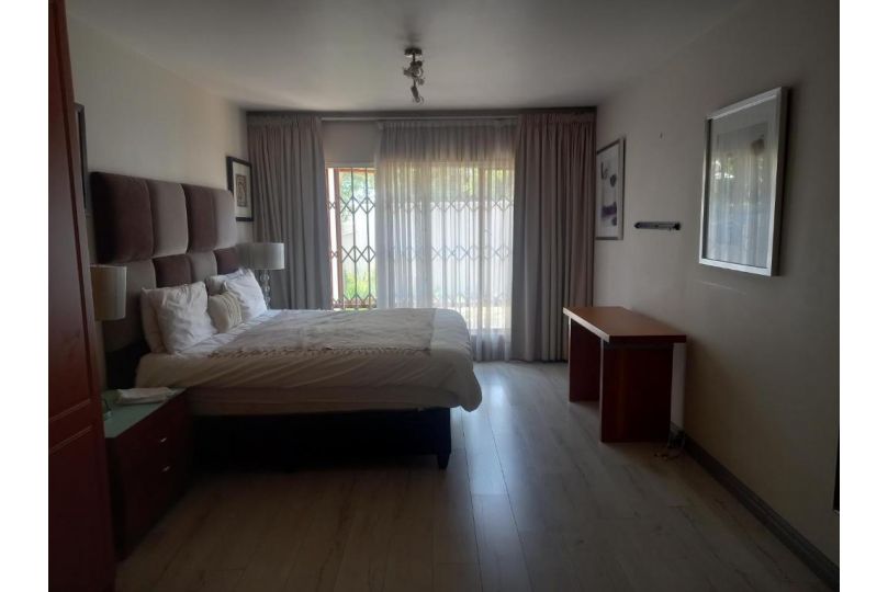 Mount Royal 02 Large 3 bedroom Ground floor apartment with Garden Apartment, Johannesburg - imaginea 6