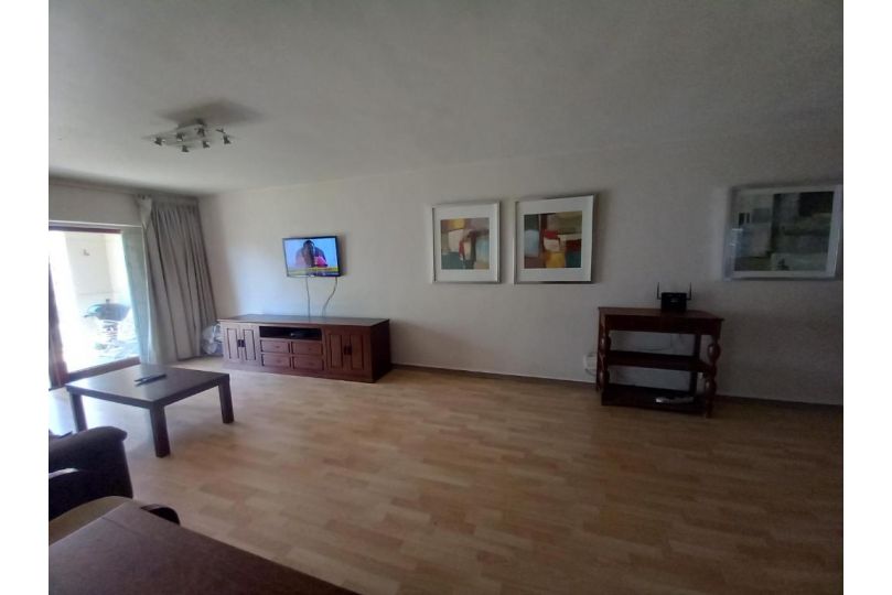 Mount Royal 02 Large 3 bedroom Ground floor apartment with Garden Apartment, Johannesburg - imaginea 11