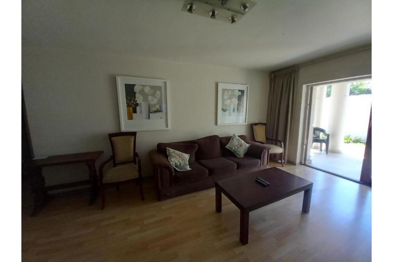 Mount Royal 02 Large 3 bedroom Ground floor apartment with Garden Apartment, Johannesburg - imaginea 12