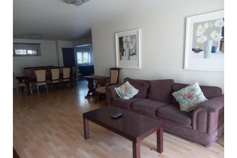 Mount Royal 02 Large 3 bedroom Ground floor apartment with Garden Apartment, Johannesburg - imaginea 10