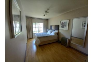 Mount Royal 02 Large 3 bedroom Ground floor apartment with Garden Apartment, Johannesburg - 5