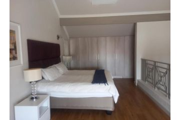 Mount Royal 29 - Large 1 bed with balcony Apartment, Johannesburg - 5
