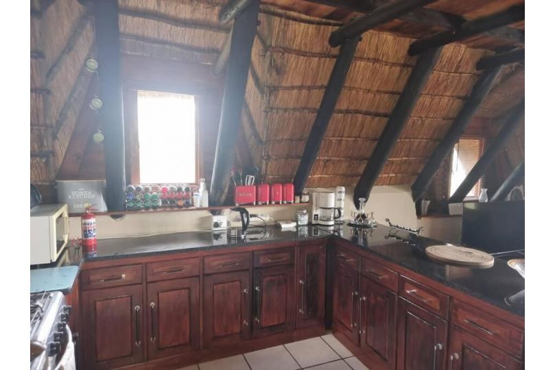 Mountain Haven Hideaway Chalet, Buffelspoort - imaginea 4