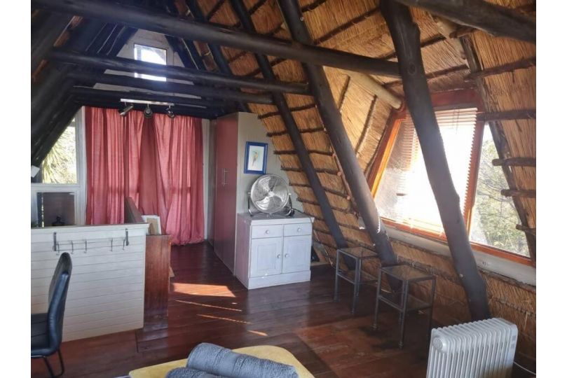 Mountain Haven Hideaway Chalet, Buffelspoort - imaginea 17