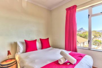 Mountain View, WiFi, Work Desk, Secure Parking Apartment, Cape Town - 2
