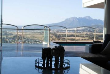 Mountainside 2 bed house with jaw dropping views ! Apartment, Cape Town - 5
