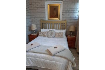 Mrs Catherines Selfcatering Apartment, George - 4