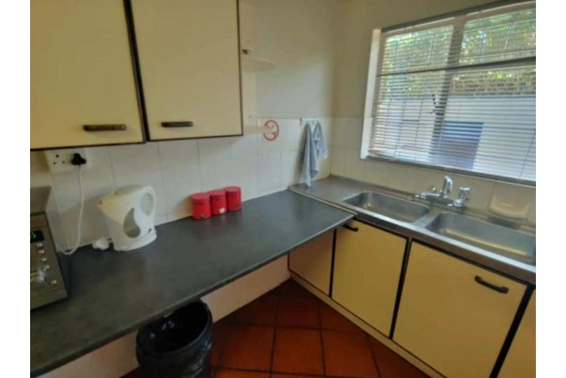 N-One Self Catering Apartment, Goodwood - imaginea 4