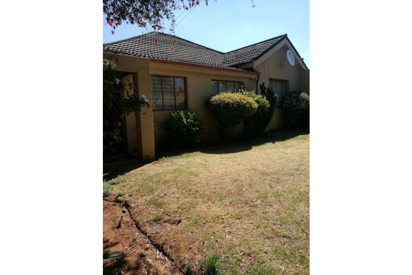 Naisar's Apartments Primrose,Johannesburg Guest house, Johannesburg - imaginea 17
