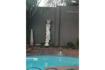Naisar's Apartments Primrose,Johannesburg Guest house, Johannesburg - 4