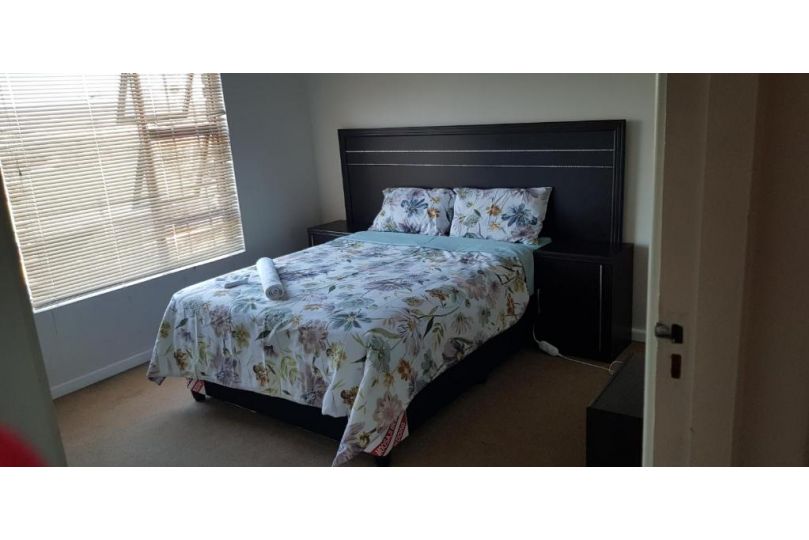 Neat haven self catering Villa, Grahamstown - imaginea 9