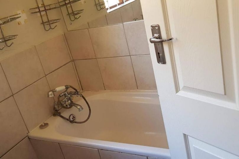 Neat haven self catering Villa, Grahamstown - imaginea 11