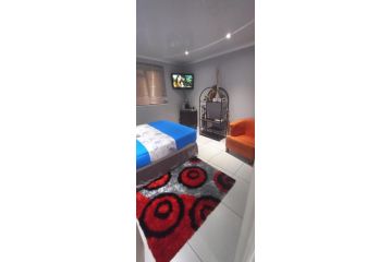 Neo&ruks self catering services Bed and breakfast, Cape Town - 2
