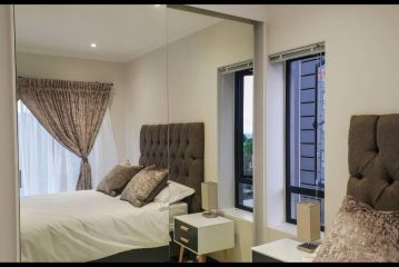 New and Luxurious Lonehill apartment Apartment, Sandton - 2