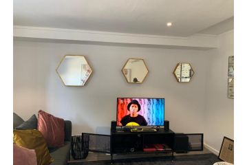 New cool flat in Cape Town City Bowl (Zonnebloem) Apartment, Cape Town - 1