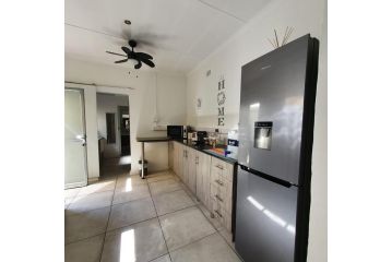 Nikita's Selfcatering Haven Apartment, Kimberley - 5