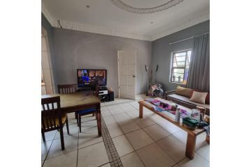 No 3A Erasmus House 2Bed Apartment, Margate - 5