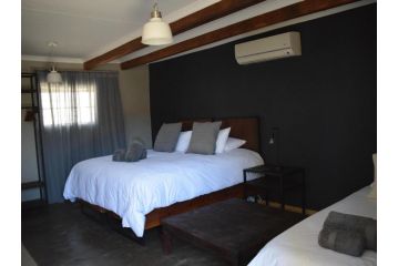 Nooitgedacht Town Lodge Guest house, Colesberg - 1