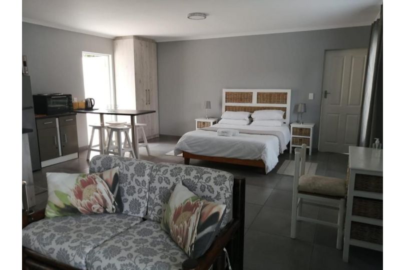 Northern Vine Guesthouse & Selfcatering Guest house, Brackenfell - imaginea 9